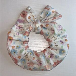 BowMama Handmade Easter Scrunchie 🪡🎀🐣